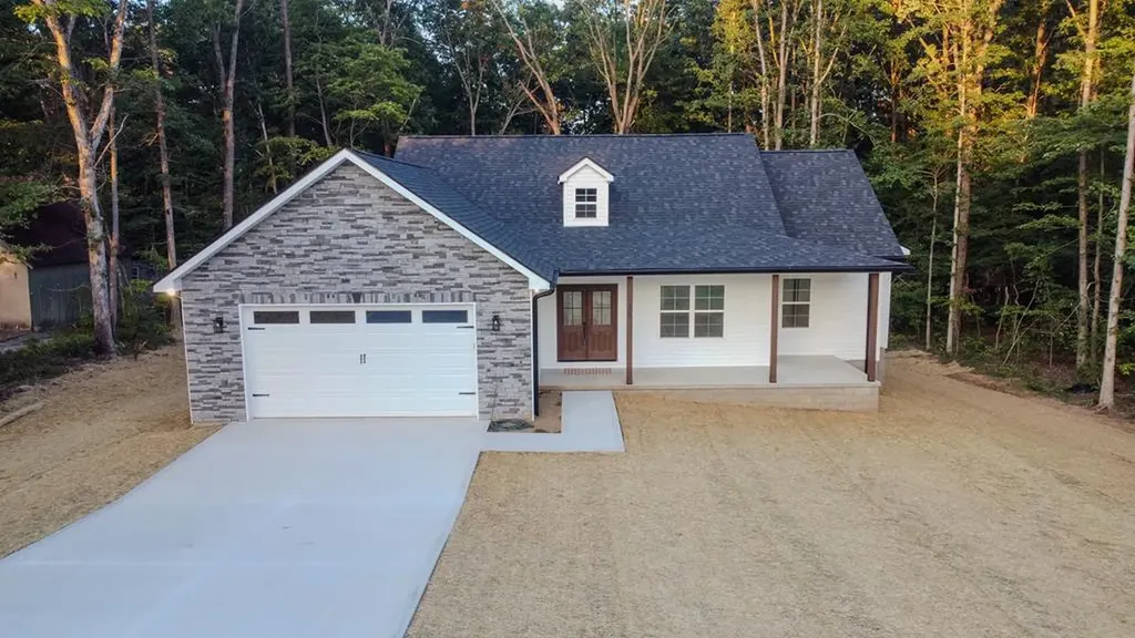 384 West Meadow Creek Road Monterey TN 38574