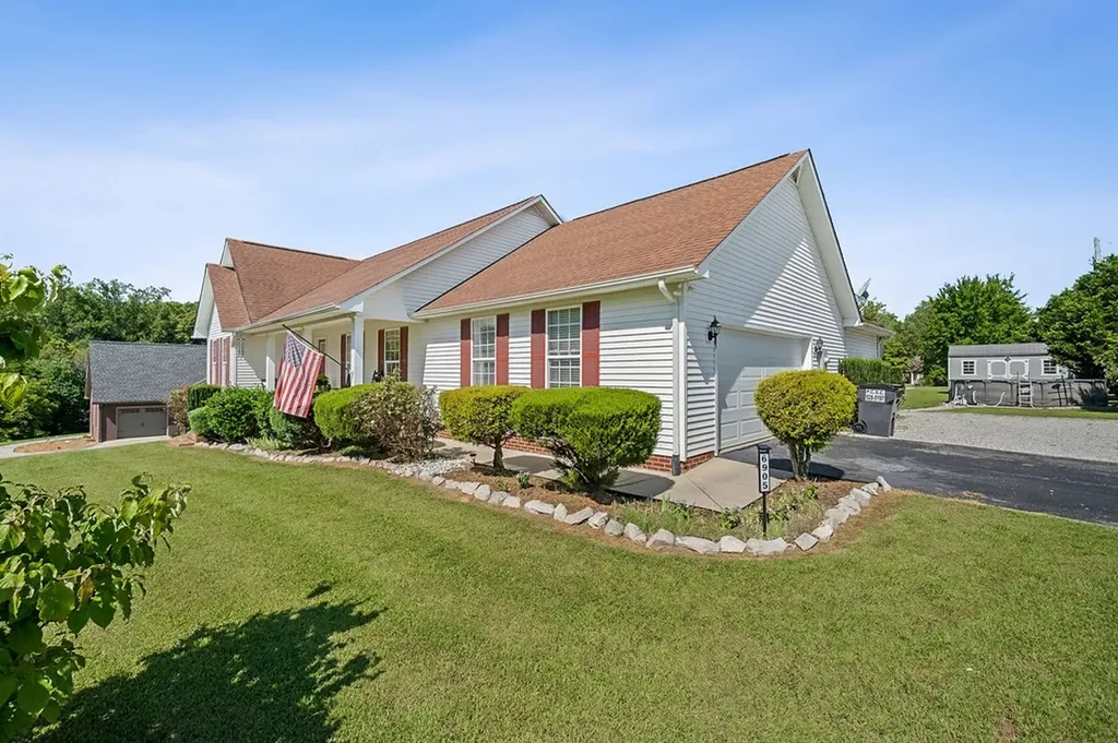 6905 Cookeville Boat Dock Road Baxter TN 38544