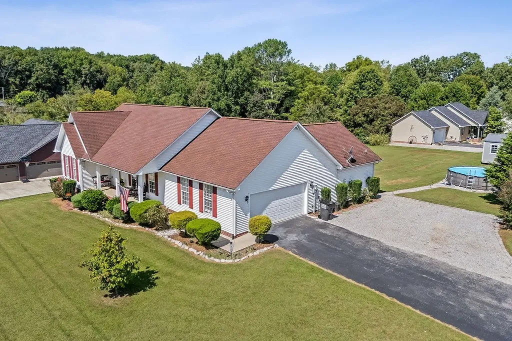 6905 Cookeville Boat Dock Road Baxter TN 38544