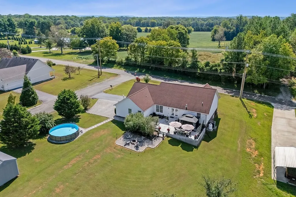 6905 Cookeville Boat Dock Road Baxter TN 38544