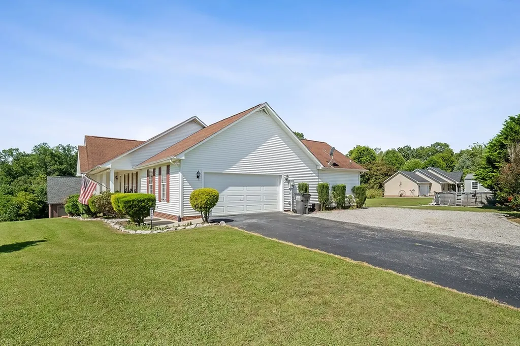 6905 Cookeville Boat Dock Road Baxter TN 38544
