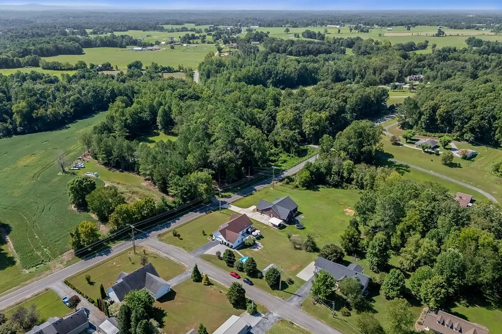 6905 Cookeville Boat Dock Road Baxter TN 38544