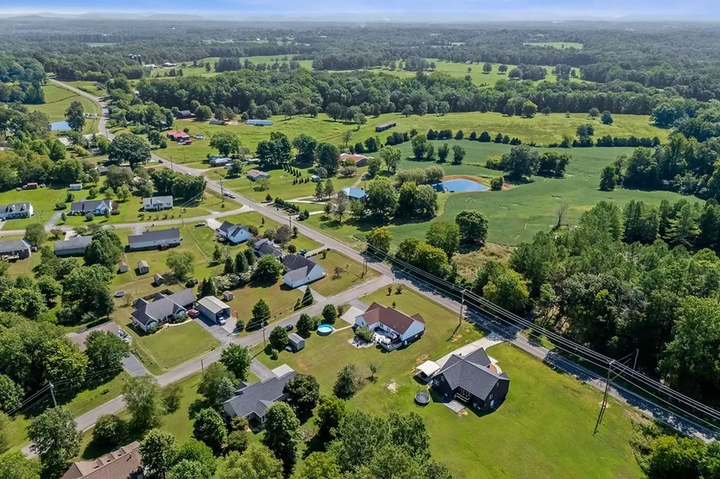 6905 Cookeville Boat Dock Road Baxter TN 38544