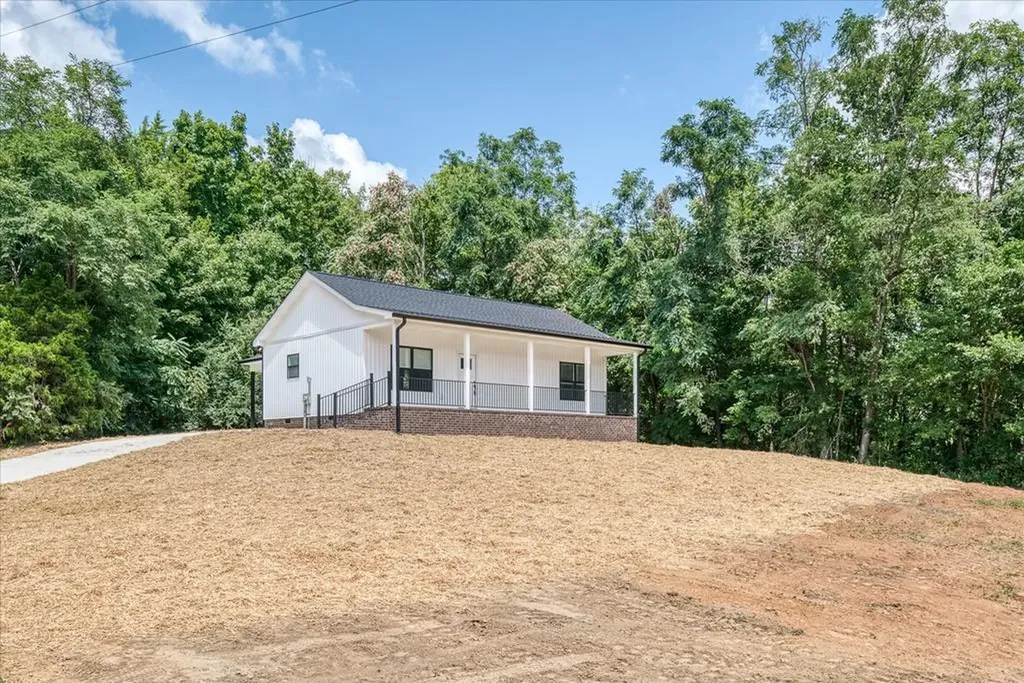 2385 Pea Ridge Fire Tower Celina TN 38551