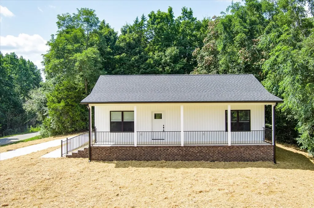 2385 Pea Ridge Fire Tower Celina TN 38551