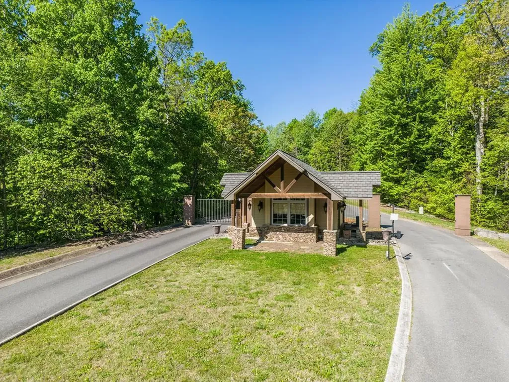 1121 Eagle Roost Court Monterey TN 38574