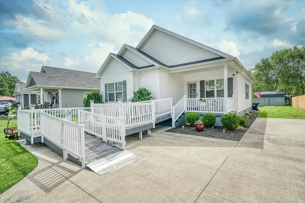 796 S Mountain Street Smithville TN 37166