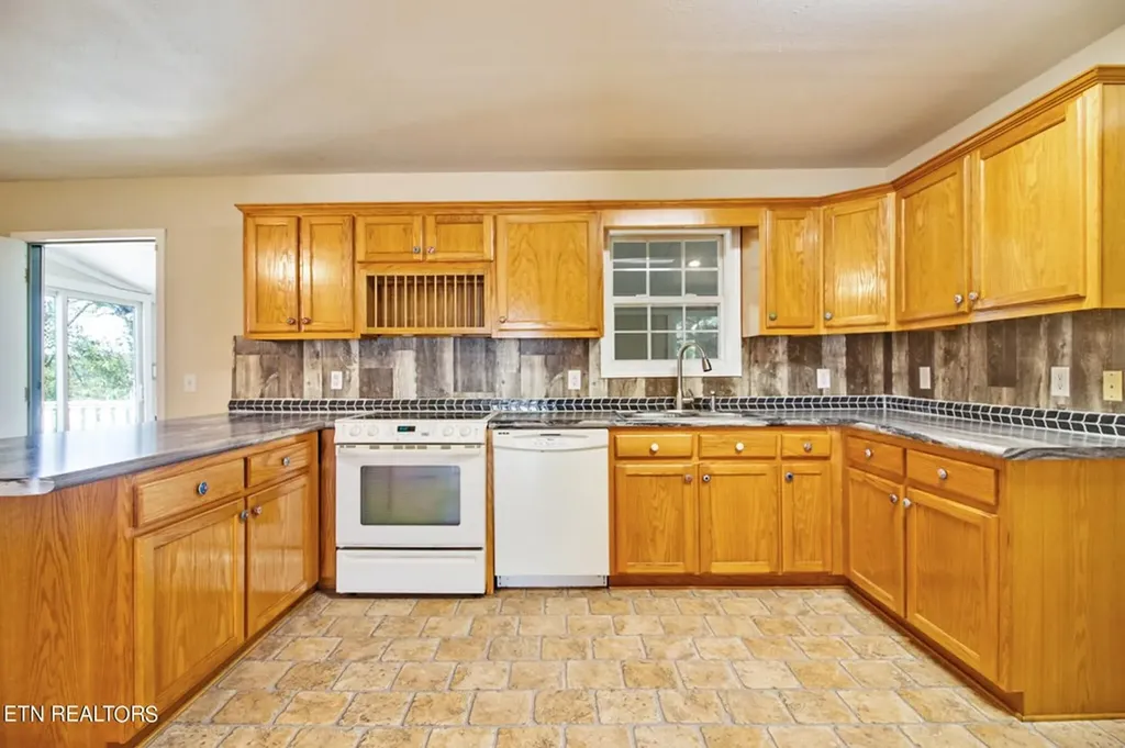 172 Davis Cook Road Grimsley TN 38565