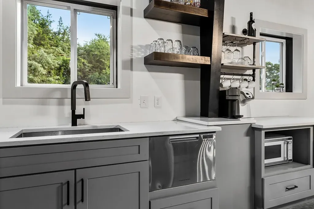 227 Lake Bluff Road Baxter TN 38544