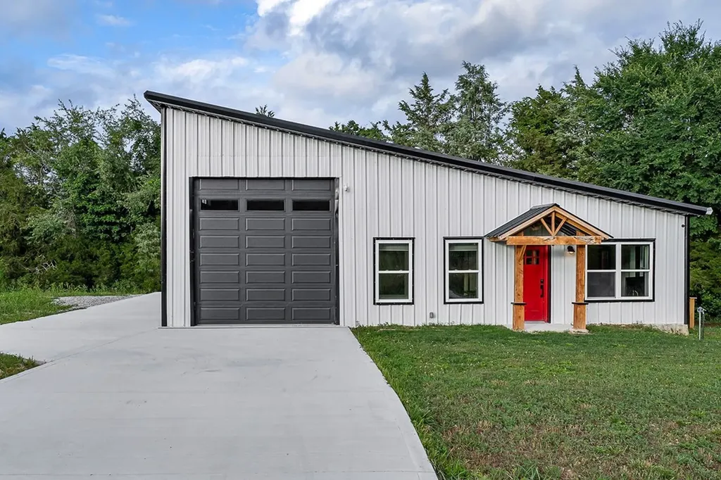 227 Lake Bluff Road Baxter TN 38544