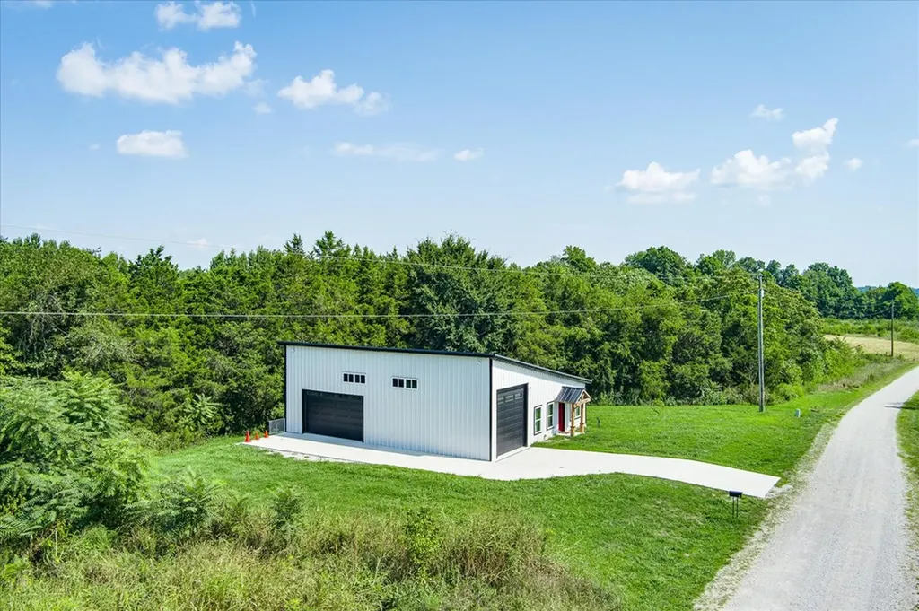 227 Lake Bluff Road Baxter TN 38544