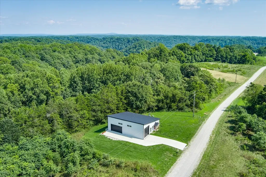 227 Lake Bluff Road Baxter TN 38544