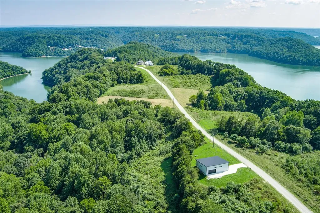 227 Lake Bluff Road Baxter TN 38544