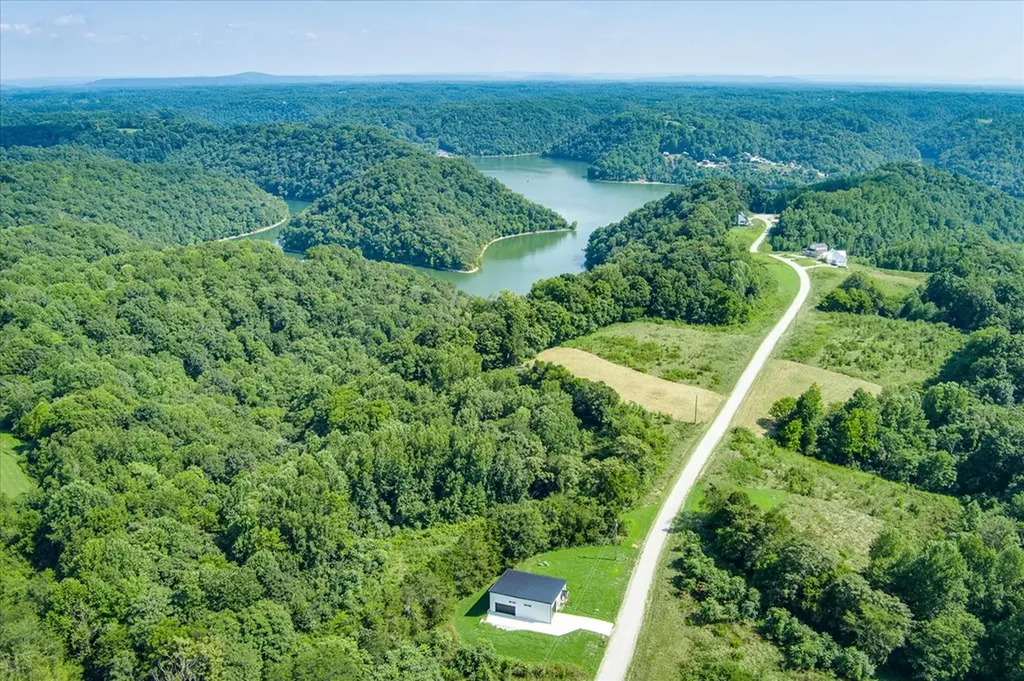 227 Lake Bluff Road Baxter TN 38544