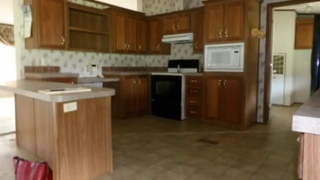 11500 Clay County Highway Moss TN 38575