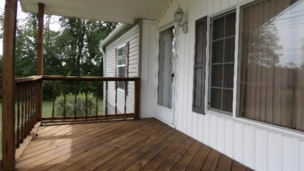 11500 Clay County Highway Moss TN 38575