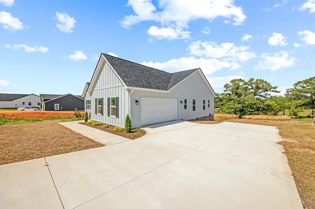 4633 Window Cliff Road Baxter TN 38544