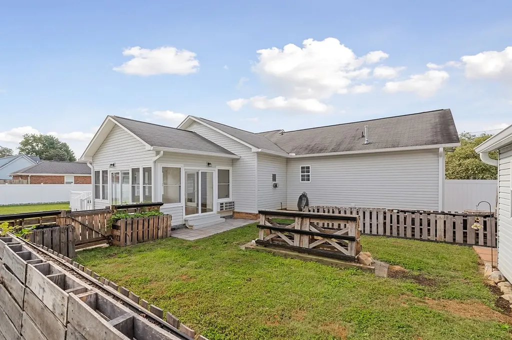 1305 Pimlico Drive Cookeville TN 38506-5674