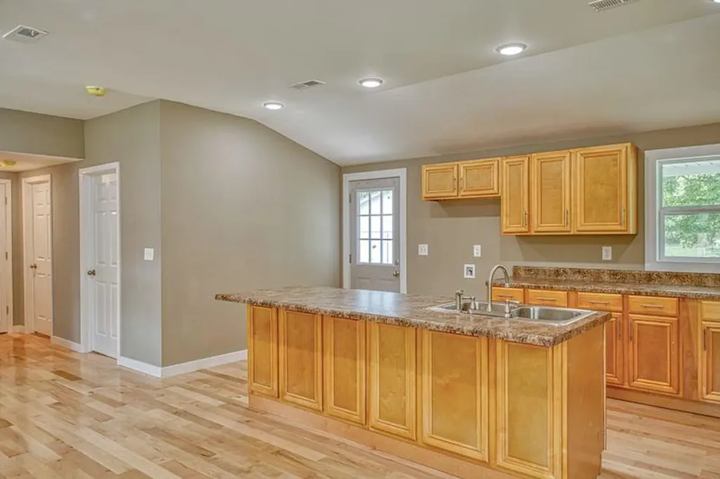 1004 Walnut Avenue Celina TN 38551