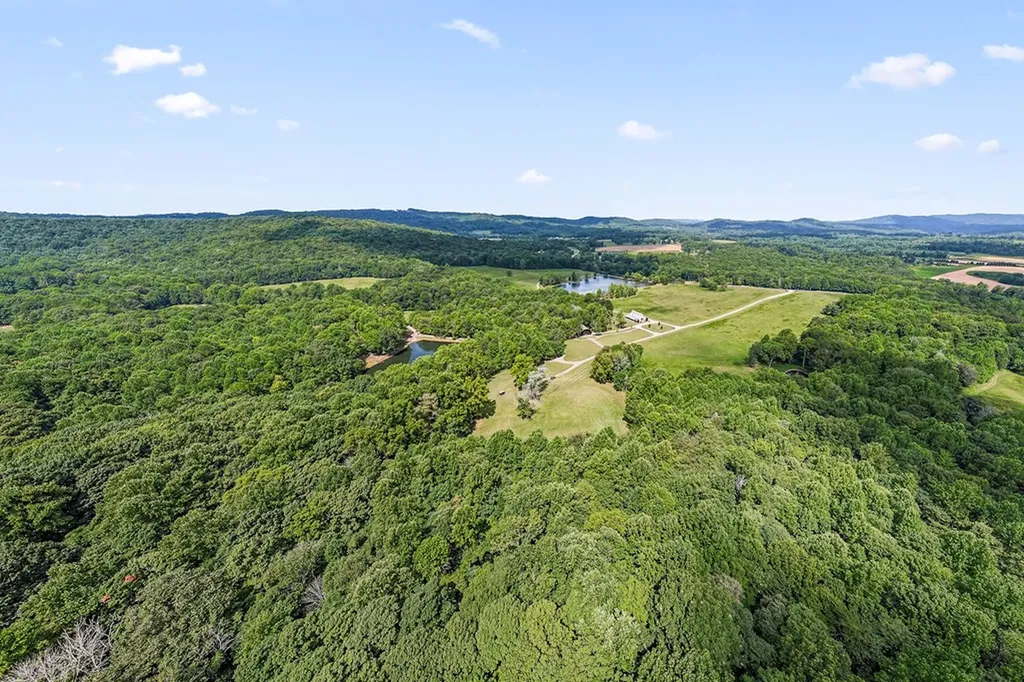 2641 2641 Stamps Shady Grove Road Monterey TN 38574