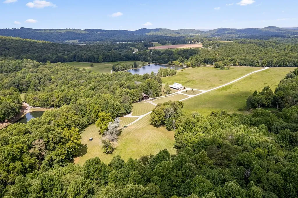 2641 2641 Stamps Shady Grove Road Monterey TN 38574
