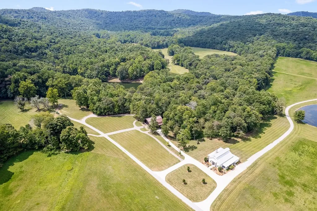 2641 2641 Stamps Shady Grove Road Monterey TN 38574