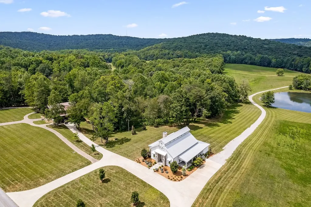 2641 2641 Stamps Shady Grove Road Monterey TN 38574