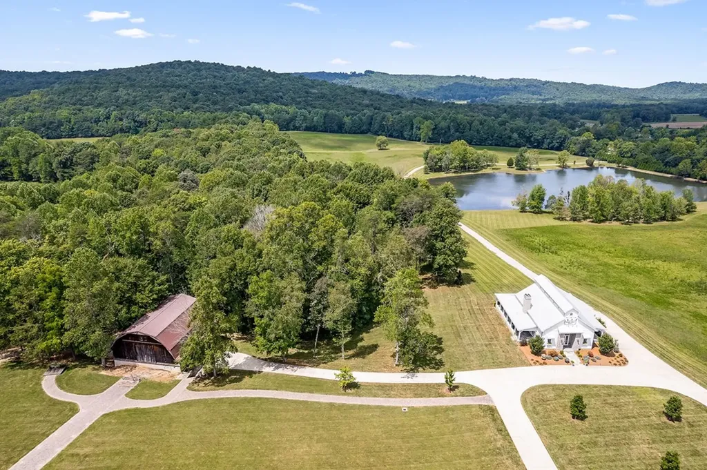 2641 2641 Stamps Shady Grove Road Monterey TN 38574
