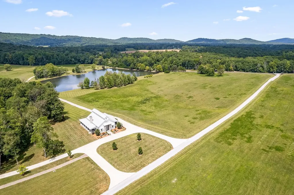 2641 2641 Stamps Shady Grove Road Monterey TN 38574