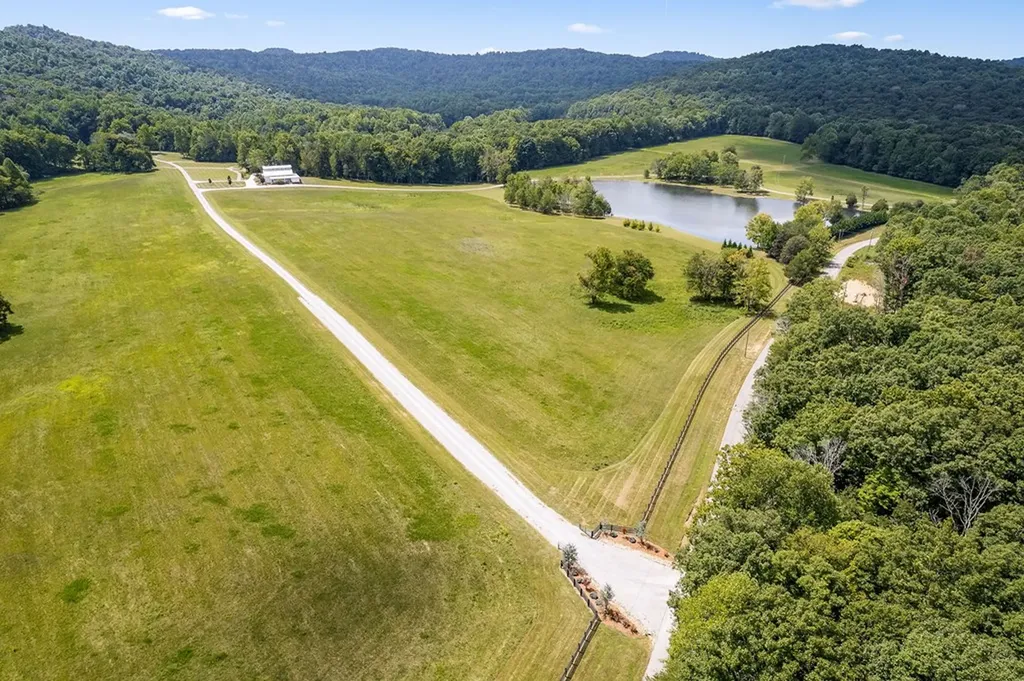 2641 2641 Stamps Shady Grove Road Monterey TN 38574