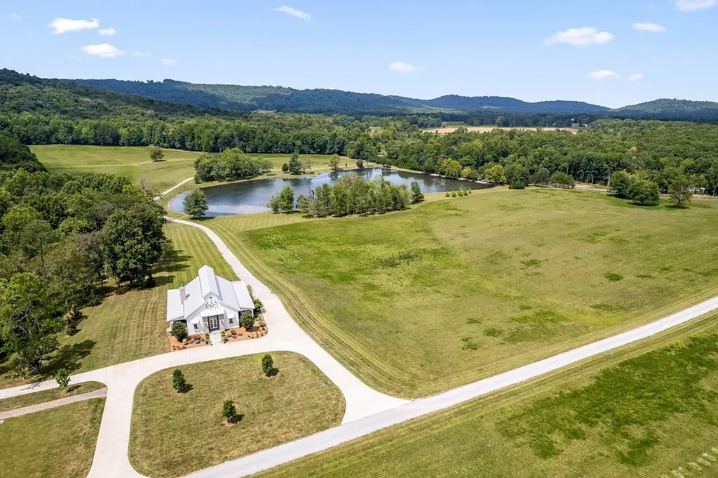2641 2641 Stamps Shady Grove Road Monterey TN 38574