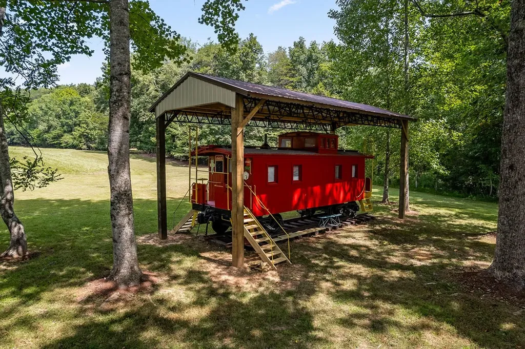2641 2641 Stamps Shady Grove Road Monterey TN 38574