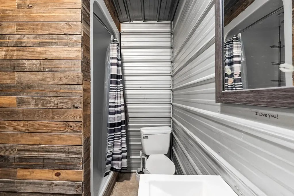 180 Twin Oak Lane Gainesboro TN 38562