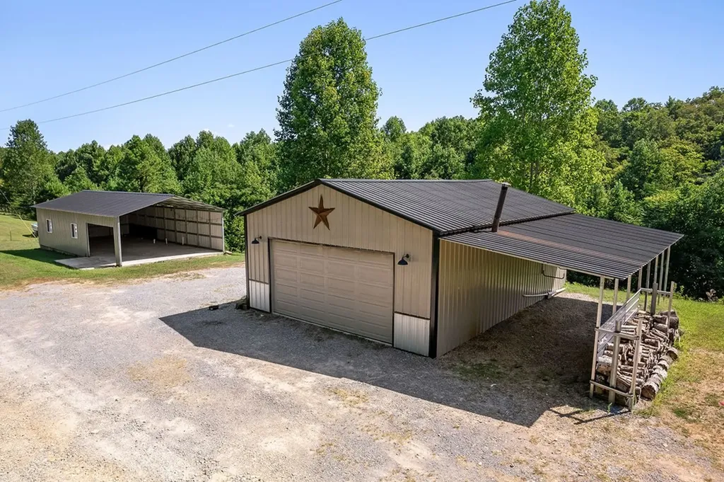 180 Twin Oak Lane Gainesboro TN 38562