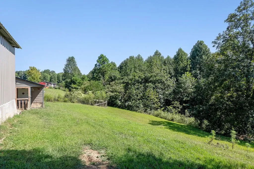 180 Twin Oak Lane Gainesboro TN 38562