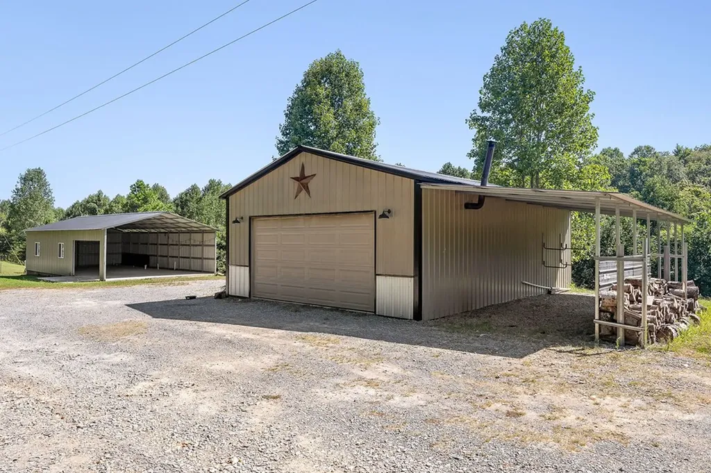 180 Twin Oak Lane Gainesboro TN 38562