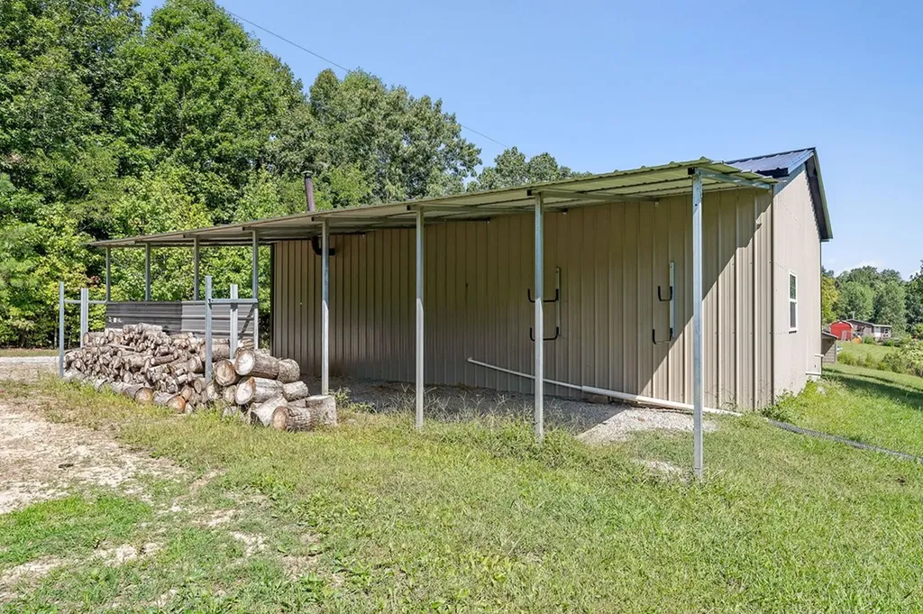 180 Twin Oak Lane Gainesboro TN 38562