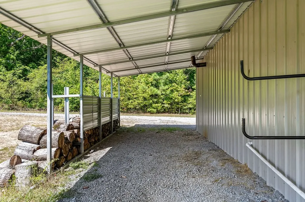 180 Twin Oak Lane Gainesboro TN 38562