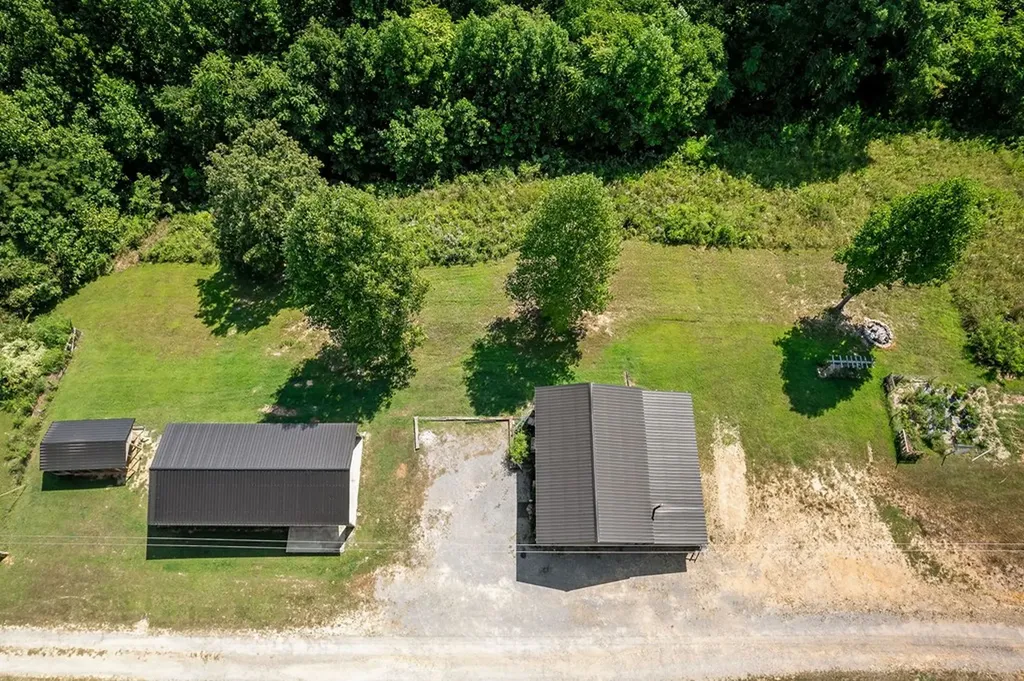 180 Twin Oak Lane Gainesboro TN 38562