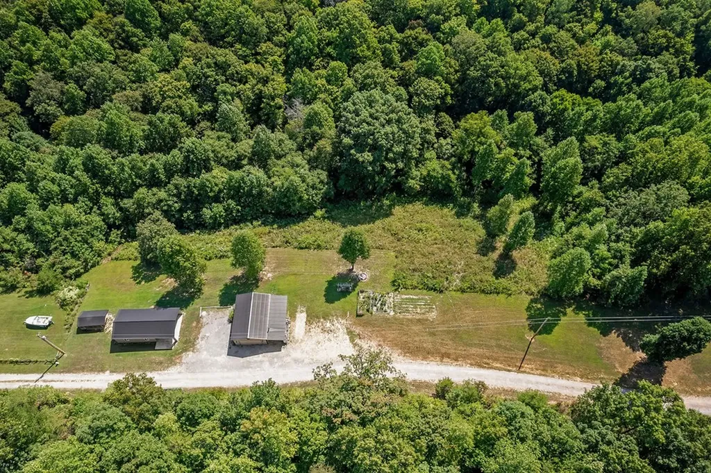 180 Twin Oak Lane Gainesboro TN 38562