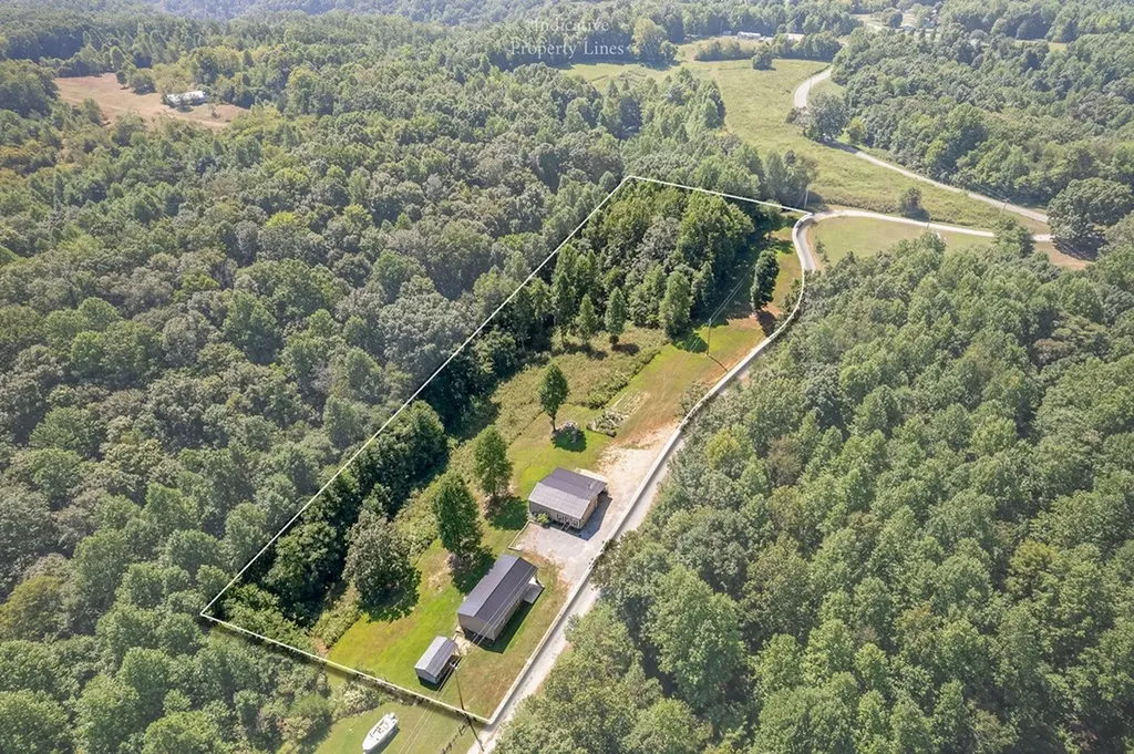 180 Twin Oak Lane Gainesboro TN 38562