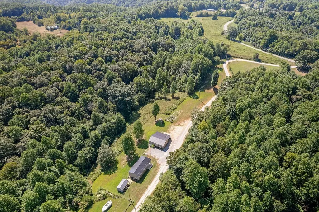 180 Twin Oak Lane Gainesboro TN 38562