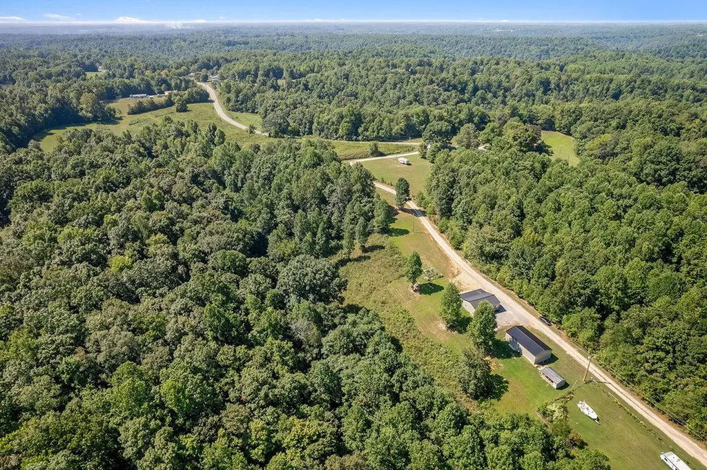 180 Twin Oak Lane Gainesboro TN 38562