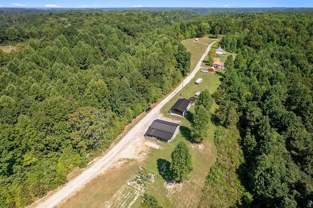 180 Twin Oak Lane Gainesboro TN 38562