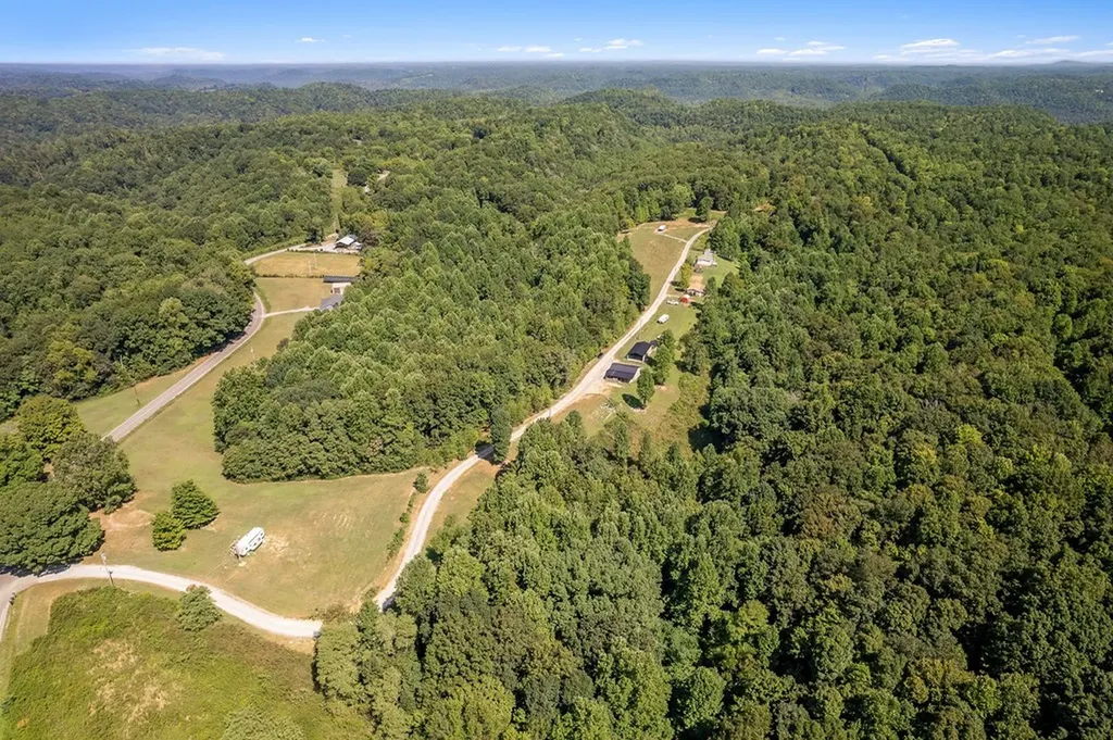 180 Twin Oak Lane Gainesboro TN 38562