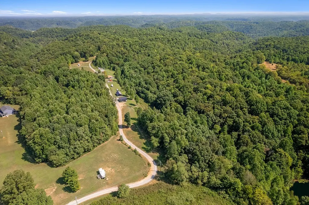 180 Twin Oak Lane Gainesboro TN 38562