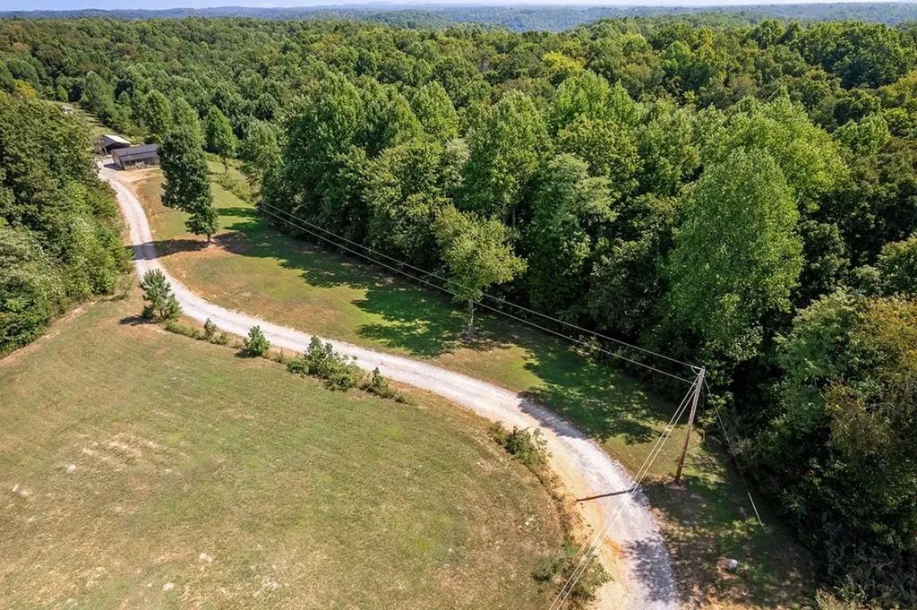 180 Twin Oak Lane Gainesboro TN 38562