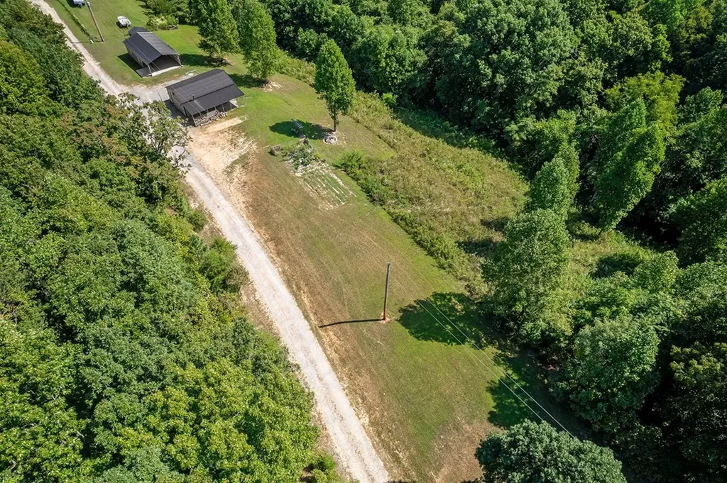 180 Twin Oak Lane Gainesboro TN 38562