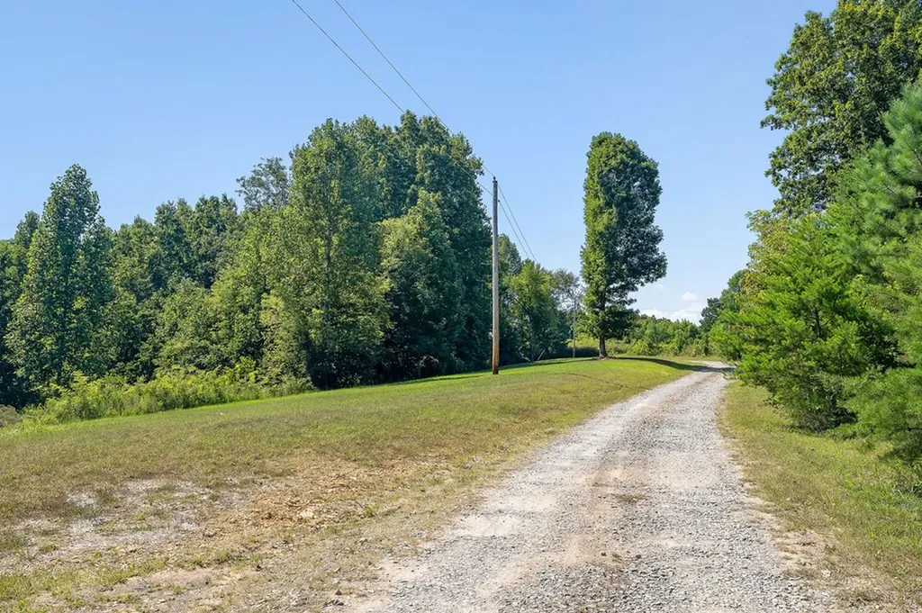 180 Twin Oak Lane Gainesboro TN 38562