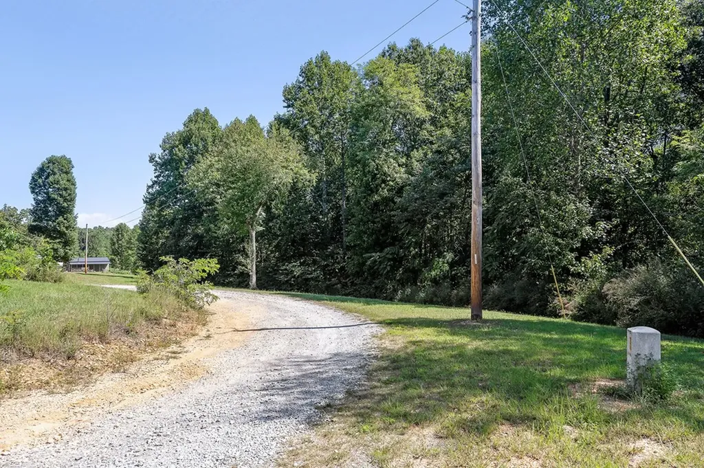 180 Twin Oak Lane Gainesboro TN 38562